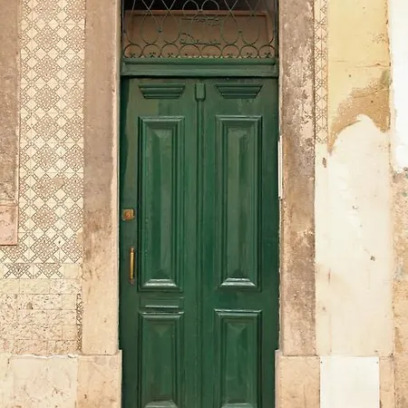 Nelson & Family's Traditional Lissabon